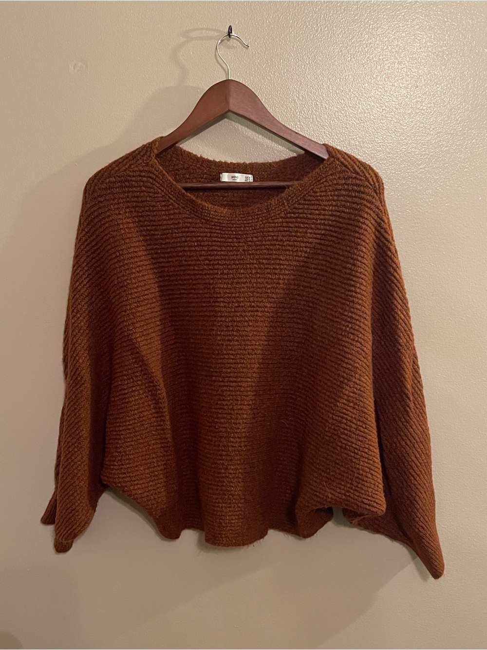Ribbed Knit Poncho Sweater in Burnt orange/red, Women’s size M